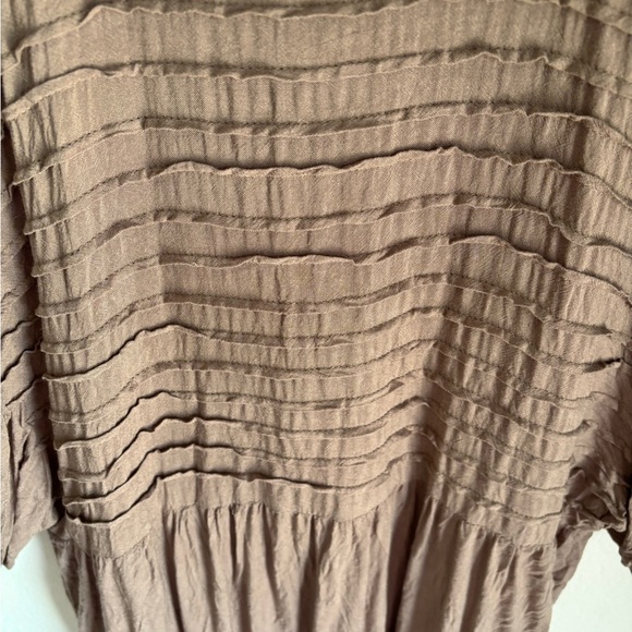 Bohemian Women's Taupe Textured Top in size small from c’isa - Picture 7 of 8